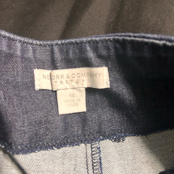 Cute short set Roxy ( top)  & 7th Ave Brand (bottom) from NY&CO. - Picture 6 of 6